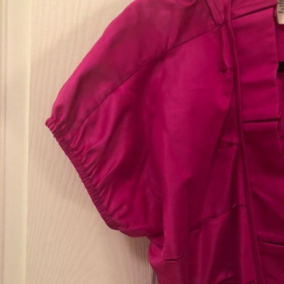 DIANE VON FURSTENBERG 100% silk wrap dress in hot pink, Size M, short sleeve. - Picture 6 of 8